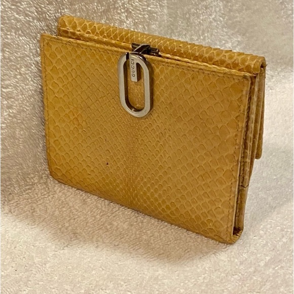♦️HTF♦️GUCCI SNAKESKIN COMPACT WALLET WITH HOOK - Picture 3 of 15